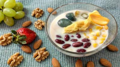 Sữa Chua Hoàn Toàn Từ Hạt Cho Người Muốn Ăn Lành Mỗi Ngày - Lê Thị Phương Chi